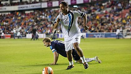 «Μαγικά» Ροναλντίνιο στο Μεξικό (video)