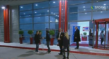 Άφησε τις κάμερες για να πει περαστικά στον Μάνταλο ο Καρεμπέ (video)