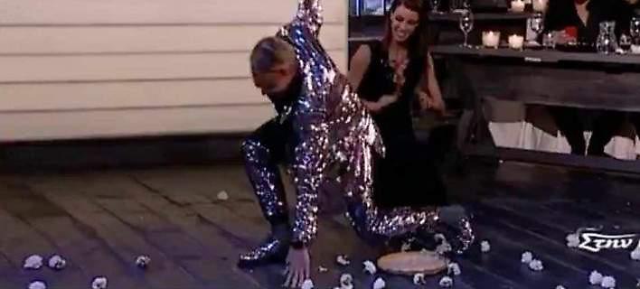 To ζεϊμπέκικο του Λάκη Γαβαλά -Χόρεψε το «Οι Αντρες δεν μιλούν πολύ» (video)