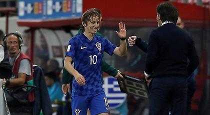 Sun: «Οι Έλληνες έριξαν λέιζερ στον Μόντριτς» (pics)