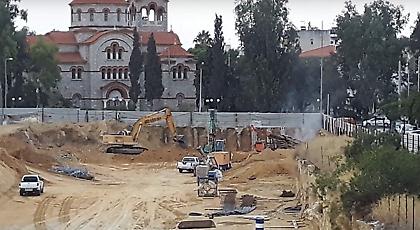 «Αδιάβροχες» οι μπουλντόζες στη Νέα Φιλαδέλφεια (video)