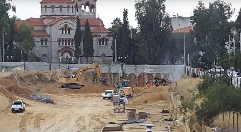 «Αδιάβροχες» οι μπουλντόζες στη Νέα Φιλαδέλφεια (video)