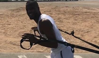 ΑΠΙΣΤΕΥΤΟΣ Εβρά: Τραβάει ένα τζιπ σαν τον… Τρομάρα!