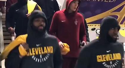 Χρησιμοποίησαν το μετρό της Νέας Υόρκης ΛεΜπρόν και Καβς! (videos)