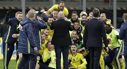 «Γκρέμισαν» τηλεοπτικό σκηνικό και… τον Χανς Μπάκε οι Σουηδοί στους πανηγυρισμούς! (video)