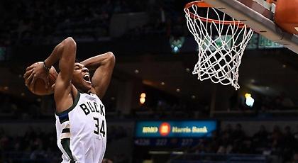 Υποκλίθηκαν και οι Γκρίζλις στον τρομερό Giannis