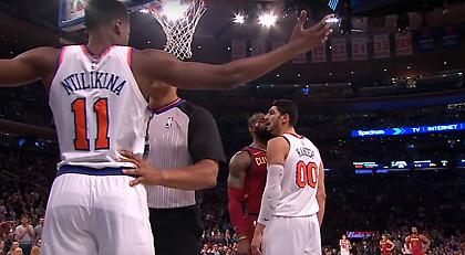 «Θερμό» επεισόδιο Λεμπρόν με Καντέρ-Τον αποκάλεσε… «βασίλισσα» (video)