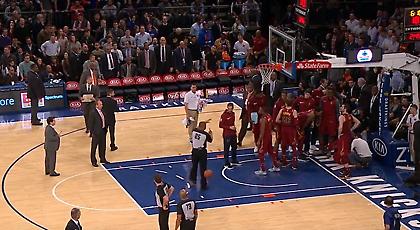 Ο Αϊζέια Τόμας δεν έπαιξε, αλλά έφαγε τεχνική ποινή (video)