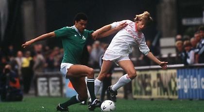 «Πετώντας από γήπεδο σε γήπεδο». Μία απίστευτη ιστορία