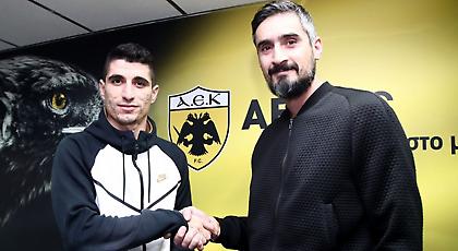 Τα κλικ από την υπογραφή του συμβολαίου του Μάνταλου