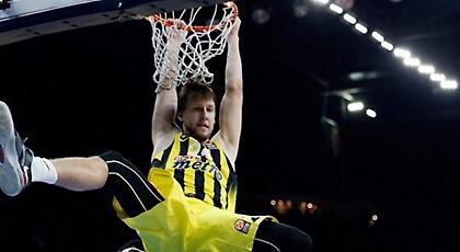 Το… φοβερό κάρφωμα του Βέσελι «στα μούτρα» του Χάντερ! (video)