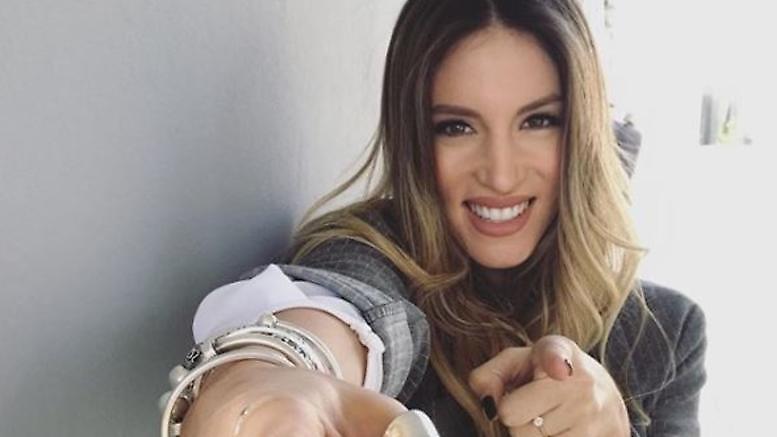 Η Αθηνά Οικονομάκου μας συστήνει την κούκλα μαμά της- Η απίστευτη ομοιότητα