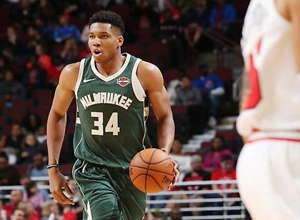 Γιάννης: «Σκέφτομαι μόνο πως θα είμαι ο MVP των Μπακς» (VIDEO)