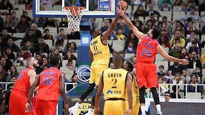 ΚΑΕ Πανιώνιος για το ματς με την ΑΕΚ: «Παίξαμε με 5 εναντίον 8»