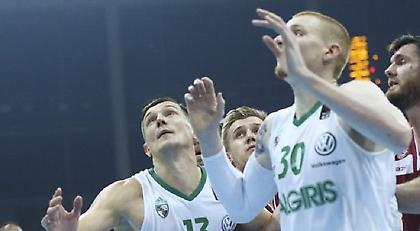 Πήρε το ντέρμπι η Ζαλγκίρις κι έμεινε μόνη πρώτη