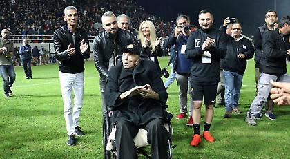 «Λύγισαν» τα τσιμέντα στο «αντίο» του Γκέραρντ!