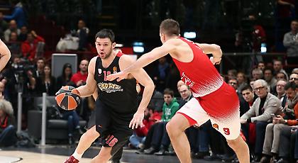 Φορά τα καλά του και μένει πρώτος ο Ολυμπιακός