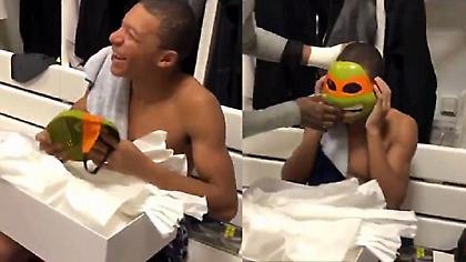 Ο Εμπαπέ… χελωνονιντζάκι! (video)