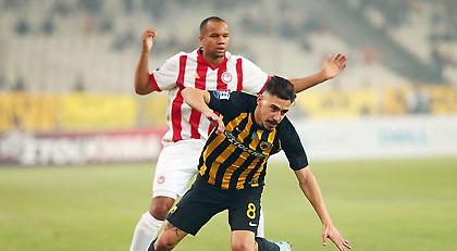 Σιμόες: «Πολύ μεγαλύτερη συνοχή ο Ολυμπιακός επί Λεμονή»