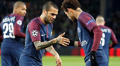 Απίθανη γκολάρα από Άλβες στο πάρτι της Παρί (video)