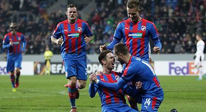 Ακολούθησε τη Στεάουα η Πλζεν