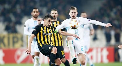 Πονά ο Σιμόες, πονοκεφαλιάζει η ΑΕΚ