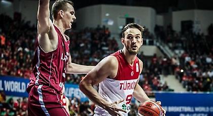 Αποχώρησε τραυματίας ο Ερντέν από το ματς της Τουρκίας