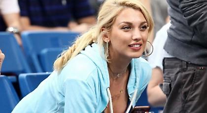 «Αλληθώρισε» το ΟΑΚΑ η… πράσινη Κωνσταντίνα Σπυροπούλου! (pic)