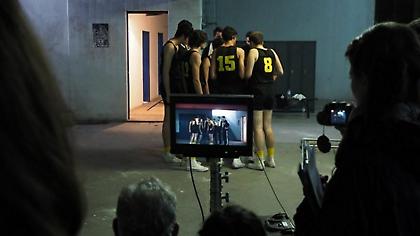 ΑΕΚ – Ολυμπιακός με τη μουσική του “1968”!