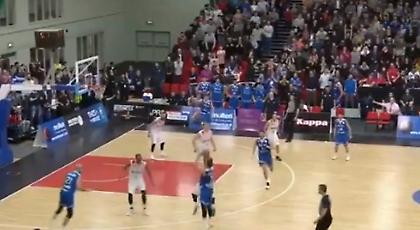 Η «βόμβα» του Αθηναίου τρέλανε και τον Άγγλο σπίκερ! (video)