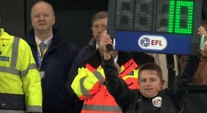 Οπαδός έγινε… τέταρτος διαιτητής στην Αγγλία και αποθεώθηκε! (video)