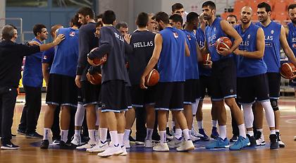 Η προπόνηση της Εθνικής στα Δύο Αοράκια (video)