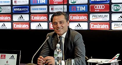 Ένας υπάλληλος ανακοίνωσε στον Μοντέλα την απόλυση του