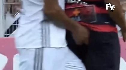 Παίκτης αποβλήθηκε γιατί έπιασε τα... οπίσθια του αντιπάλου του (video)