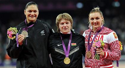 Νέα «καμπάνα» για Οσταπτσουκ, ξανά τίτλος στα «χαρτιά» για Ανταμς