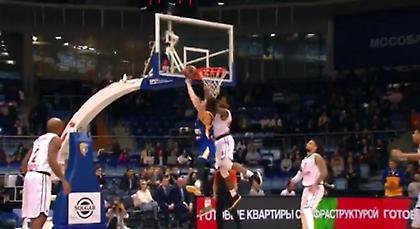 Έσβησε τα… φώτα στον Σβεντ ο Τέιλορ (video)