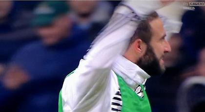 Ήθελε κι άλλη γιούχα από τους οπαδούς της Νάπολι ο Ιγκουαΐν (video)