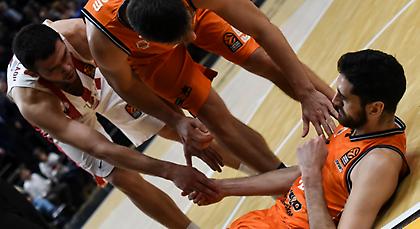 Τα περαστικά του Ολυμπιακού στον Σάστρε και το… Fairplay του Παπαπέτρου (pic)