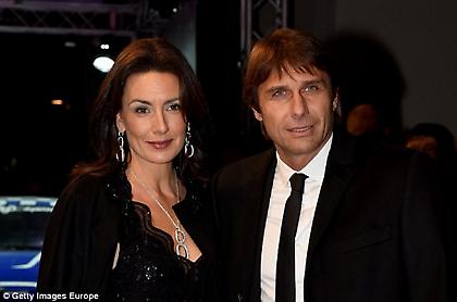 Τις… άρπαξε από τη γυναίκα του ο Κόντε