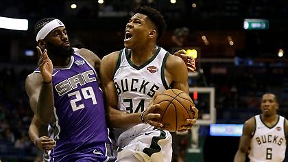 Αγχωτική νίκη για τους Μπακς με ηγέτη τον «διπλό» Γιάνναρο (video)