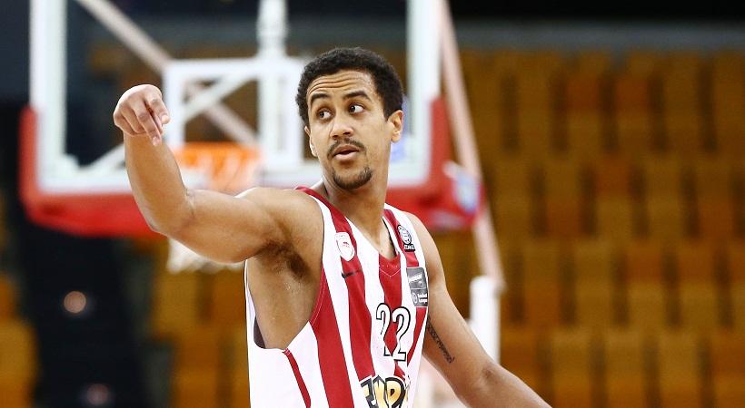 Ενθουσιασμένος με το ερυθρόλευκο πάρτι-έκπληξη ο Ρόμπερτς (pic)