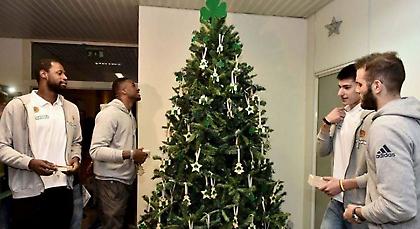 Στόλισε το δέντρο της η ΚΑΕ Παναθηναϊκός (video)