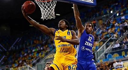 «Κάρφωσε» τον προπονητή του στο twitter και τέθηκε εκτός ομάδας! (pics)