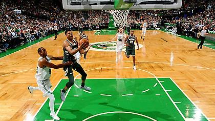 Κέρασε 40άρα σε ελληνική βραδιά στη Βοστώνη ο Γιάννης (video)