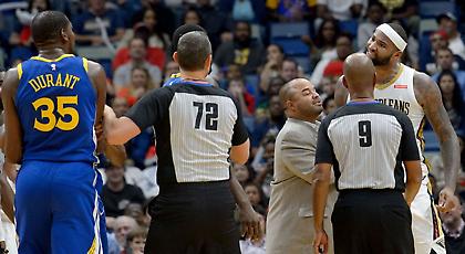 Αποβλήθηκαν για καβγά Ντουράντ-Κάζινς και συνέχισαν και μετά τον αγώνα (video)