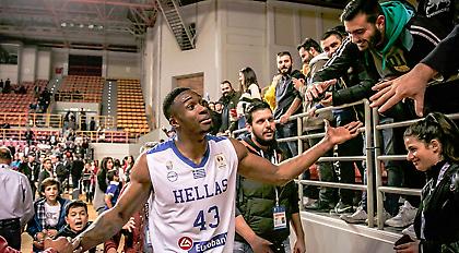 Πολύς κόσμος στα «παράθυρα»