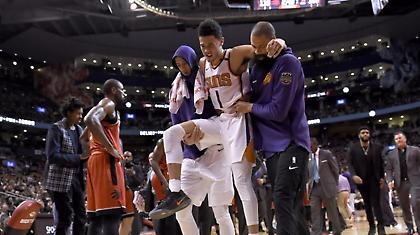 Έφυγε σηκωτός από το γήπεδο ο λαβωμένος Μπούκερ (video)