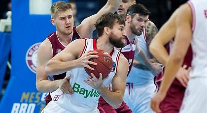 Απτόητη η Μπάγερν, πρώτη ήττα για Νταρουσάφακα