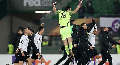 Γλέντι στο αεροπλάνο με τον ύμνο της ΑΕΚ! (video)