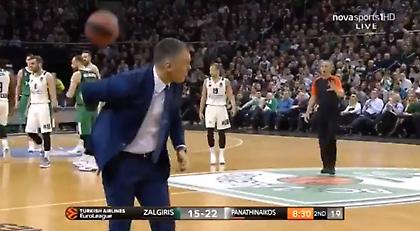 Ο Σάρας μαγεύει και με κοστούμι